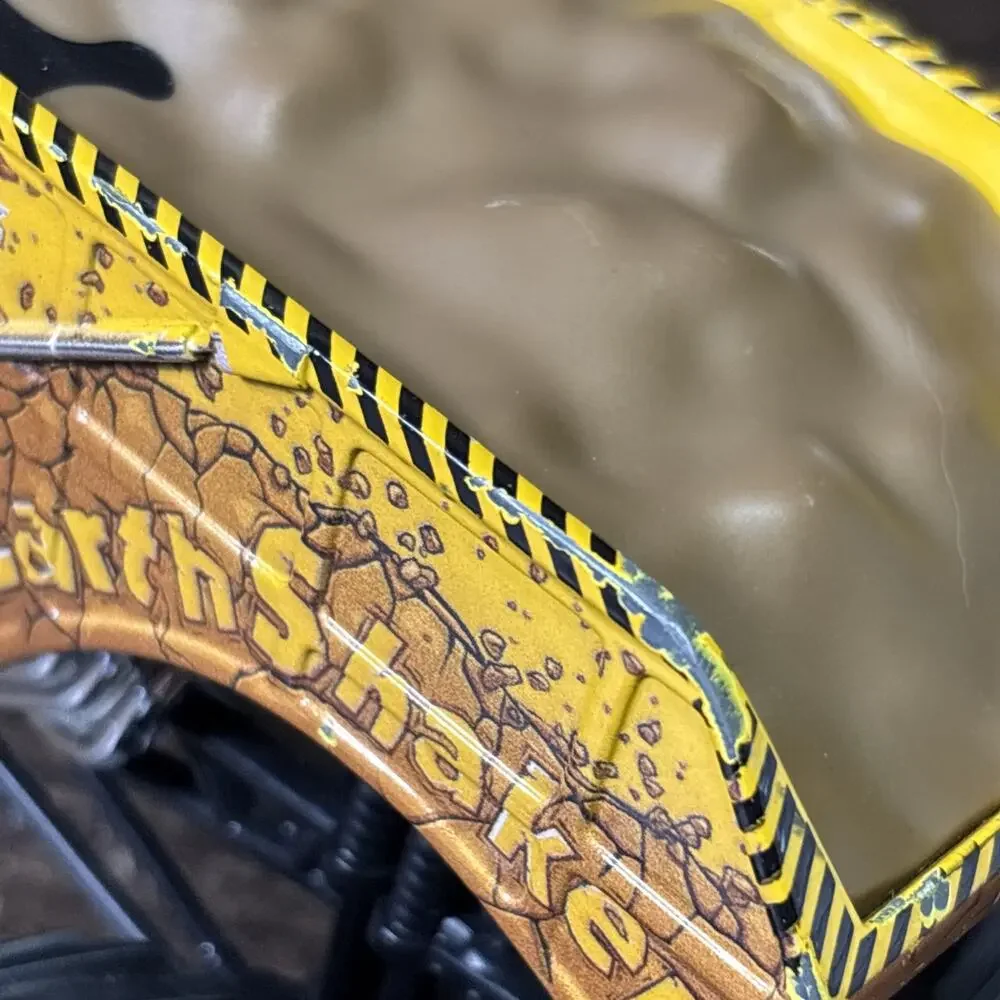 Monster Jam Earth Shaker Diecast Monster Truck Toy 1:24 Yellow Black Collectible
